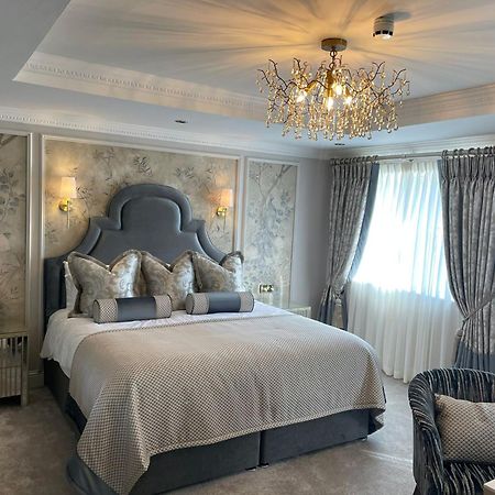 The Newgrange Hotel นาวัน ภายนอก รูปภาพ