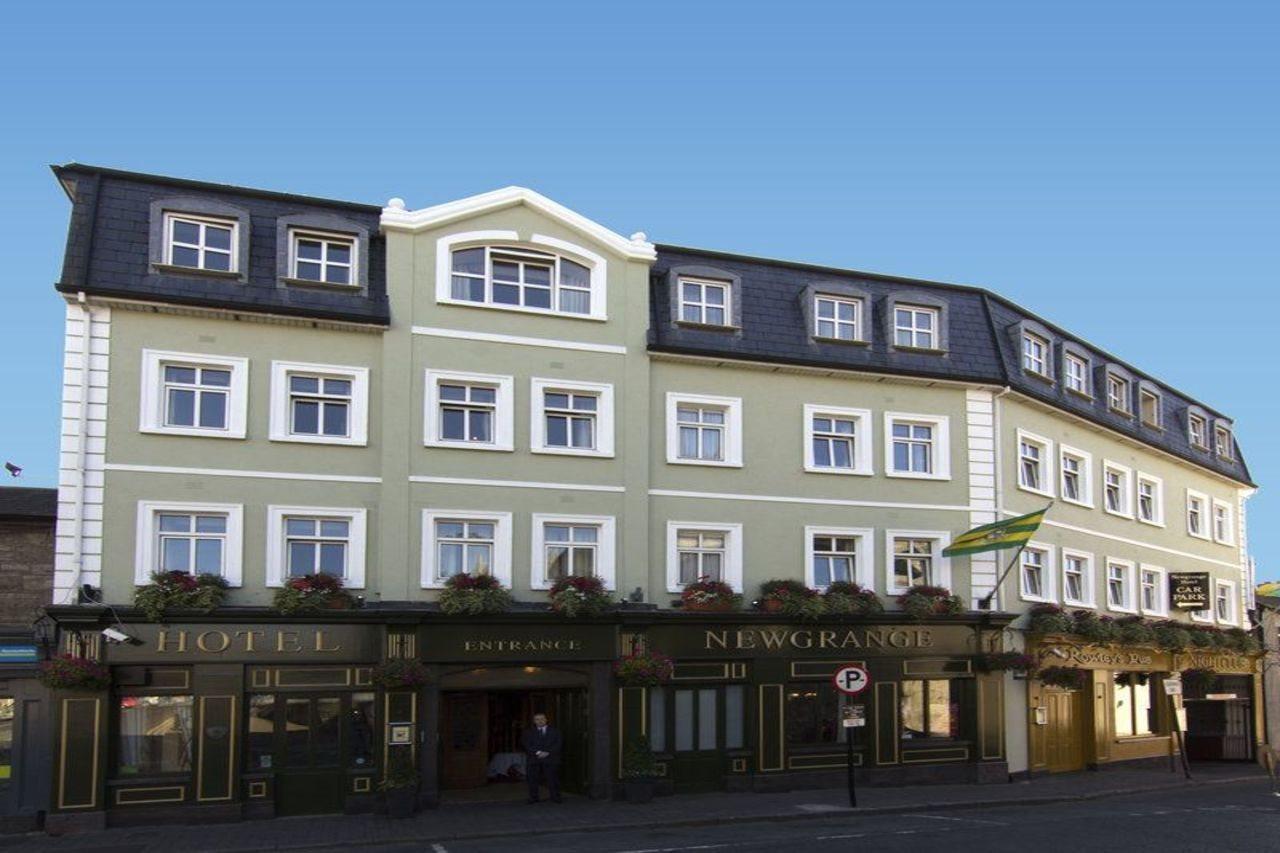 The Newgrange Hotel นาวัน ภายนอก รูปภาพ
