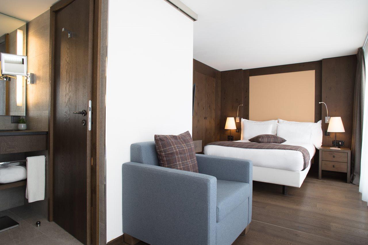 The Newgrange Hotel นาวัน ภายนอก รูปภาพ
