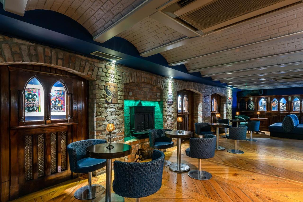 The Newgrange Hotel นาวัน ภายนอก รูปภาพ
