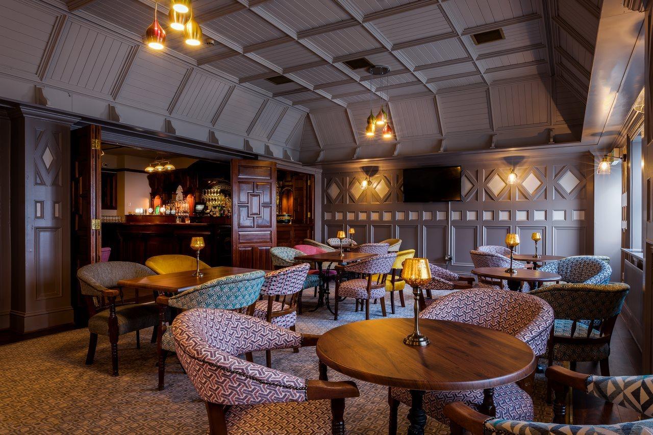 The Newgrange Hotel นาวัน ภายนอก รูปภาพ