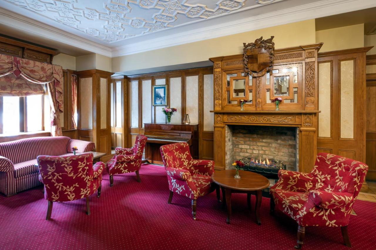 The Newgrange Hotel นาวัน ภายนอก รูปภาพ