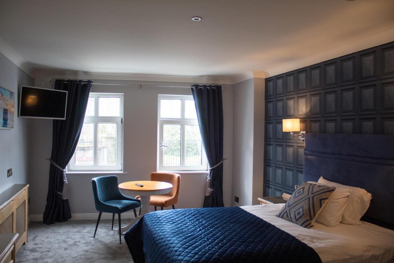 The Newgrange Hotel นาวัน ภายนอก รูปภาพ