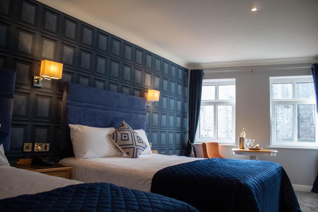 The Newgrange Hotel นาวัน ภายนอก รูปภาพ
