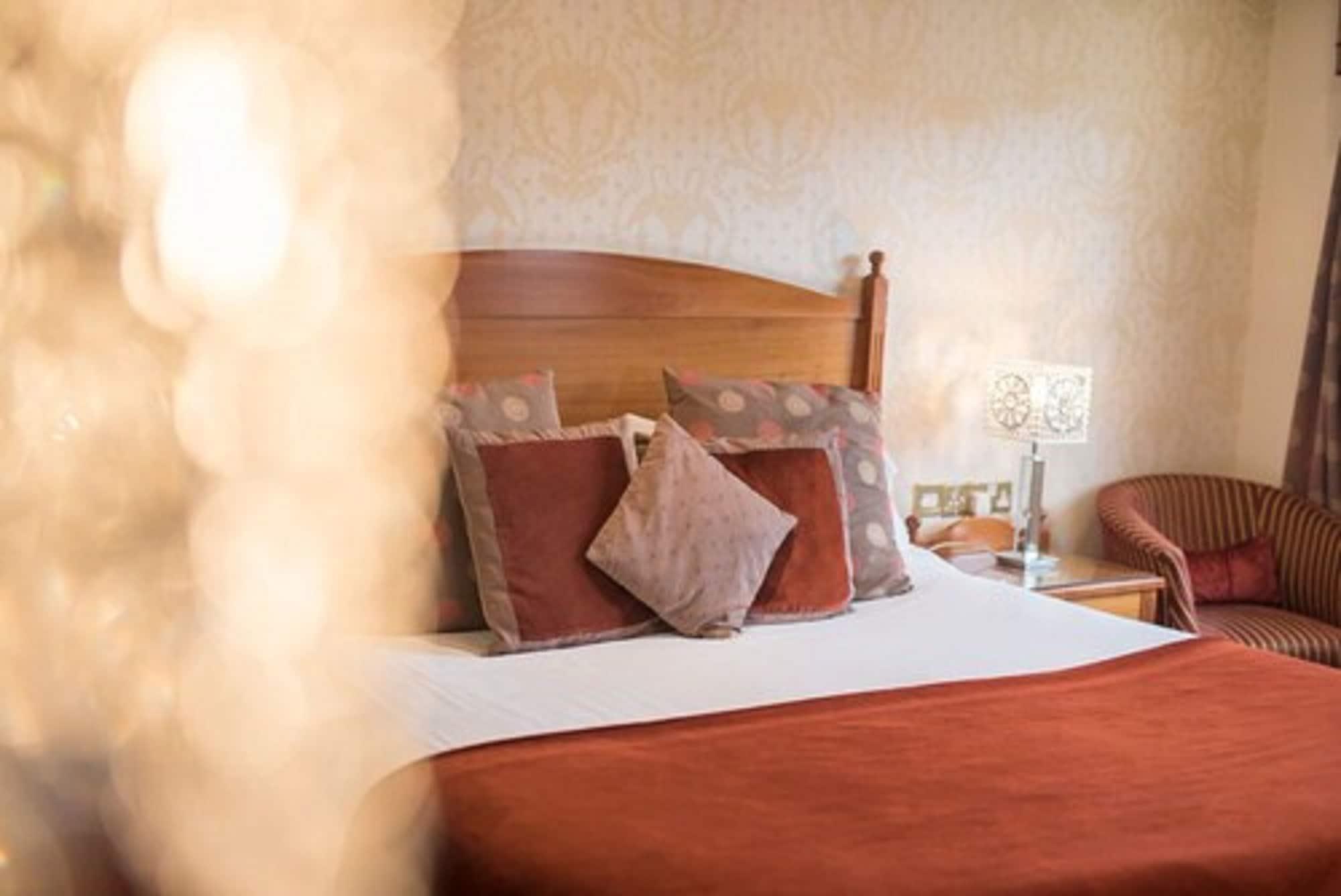 The Newgrange Hotel นาวัน ภายนอก รูปภาพ
