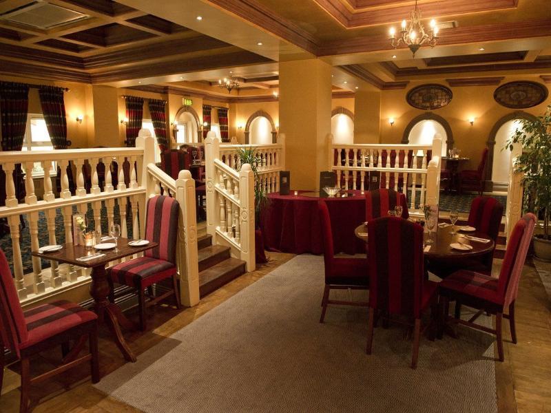 The Newgrange Hotel นาวัน ภายนอก รูปภาพ