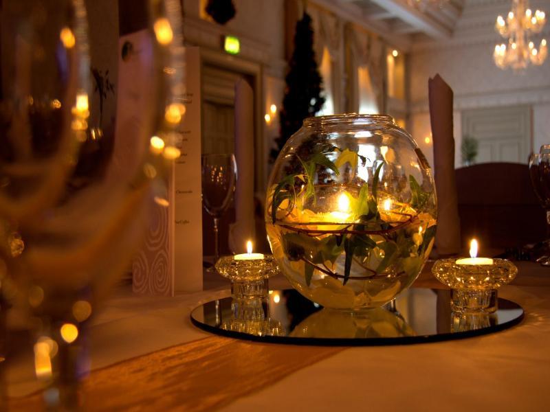 The Newgrange Hotel นาวัน ภายนอก รูปภาพ
