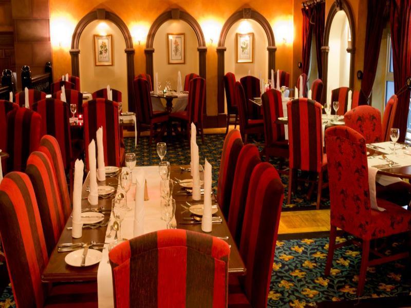 The Newgrange Hotel นาวัน ภายนอก รูปภาพ
