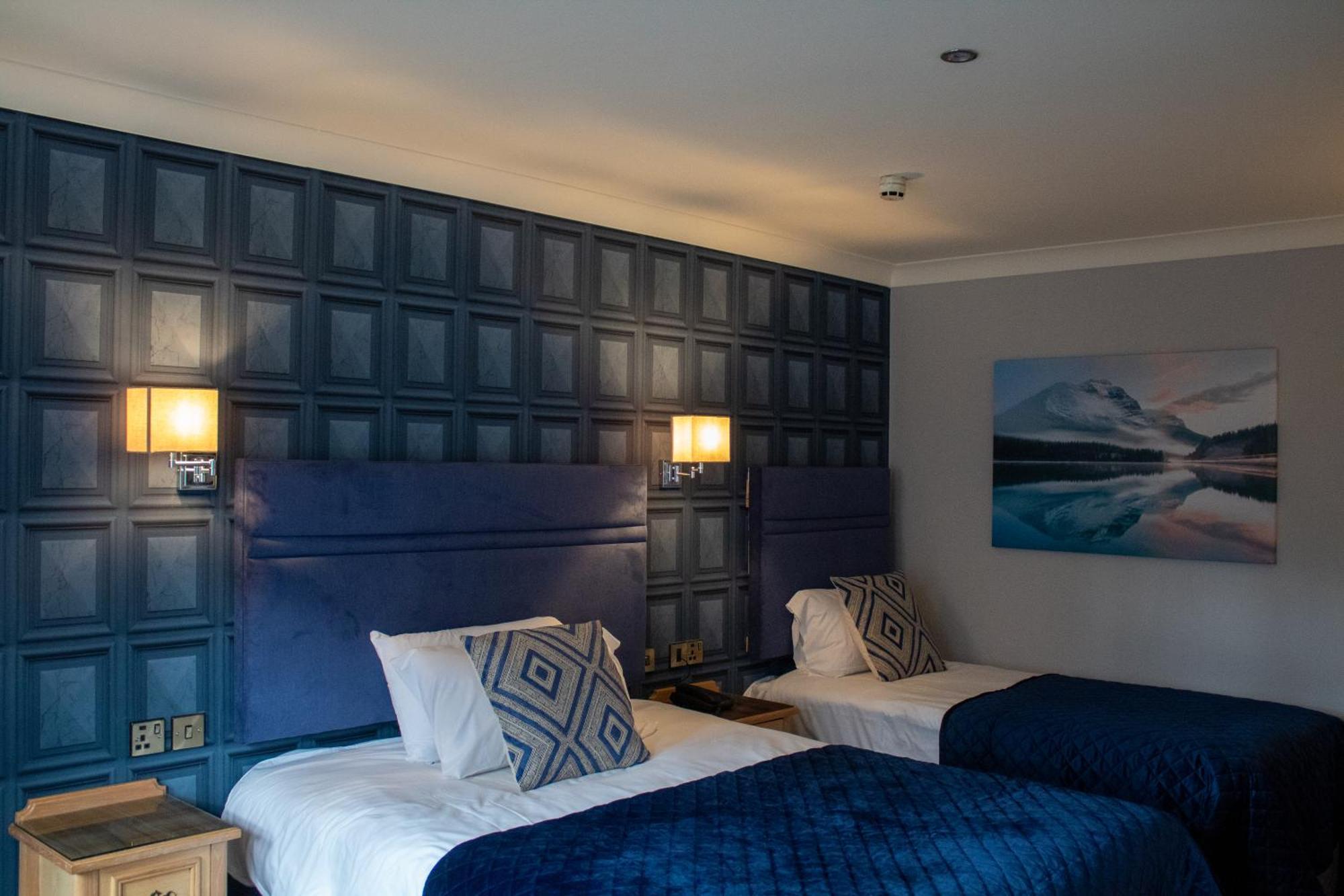 The Newgrange Hotel นาวัน ภายนอก รูปภาพ
