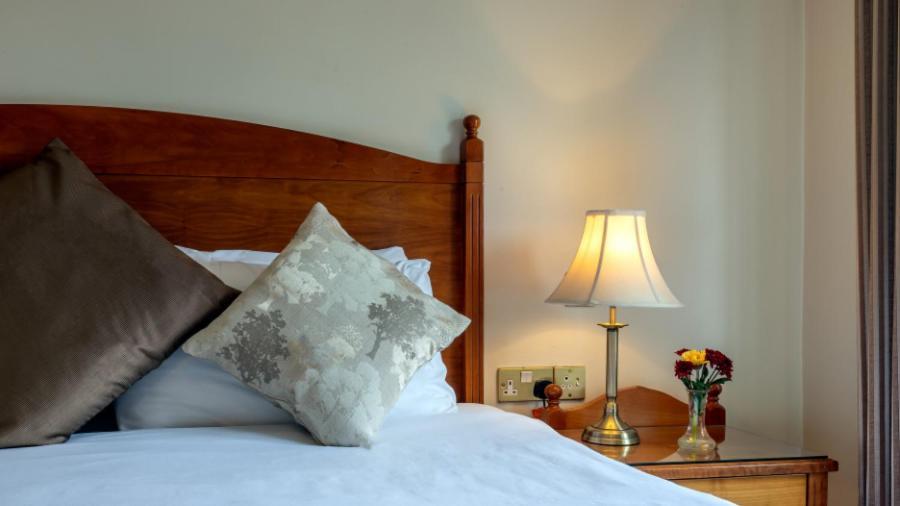 The Newgrange Hotel นาวัน ภายนอก รูปภาพ
