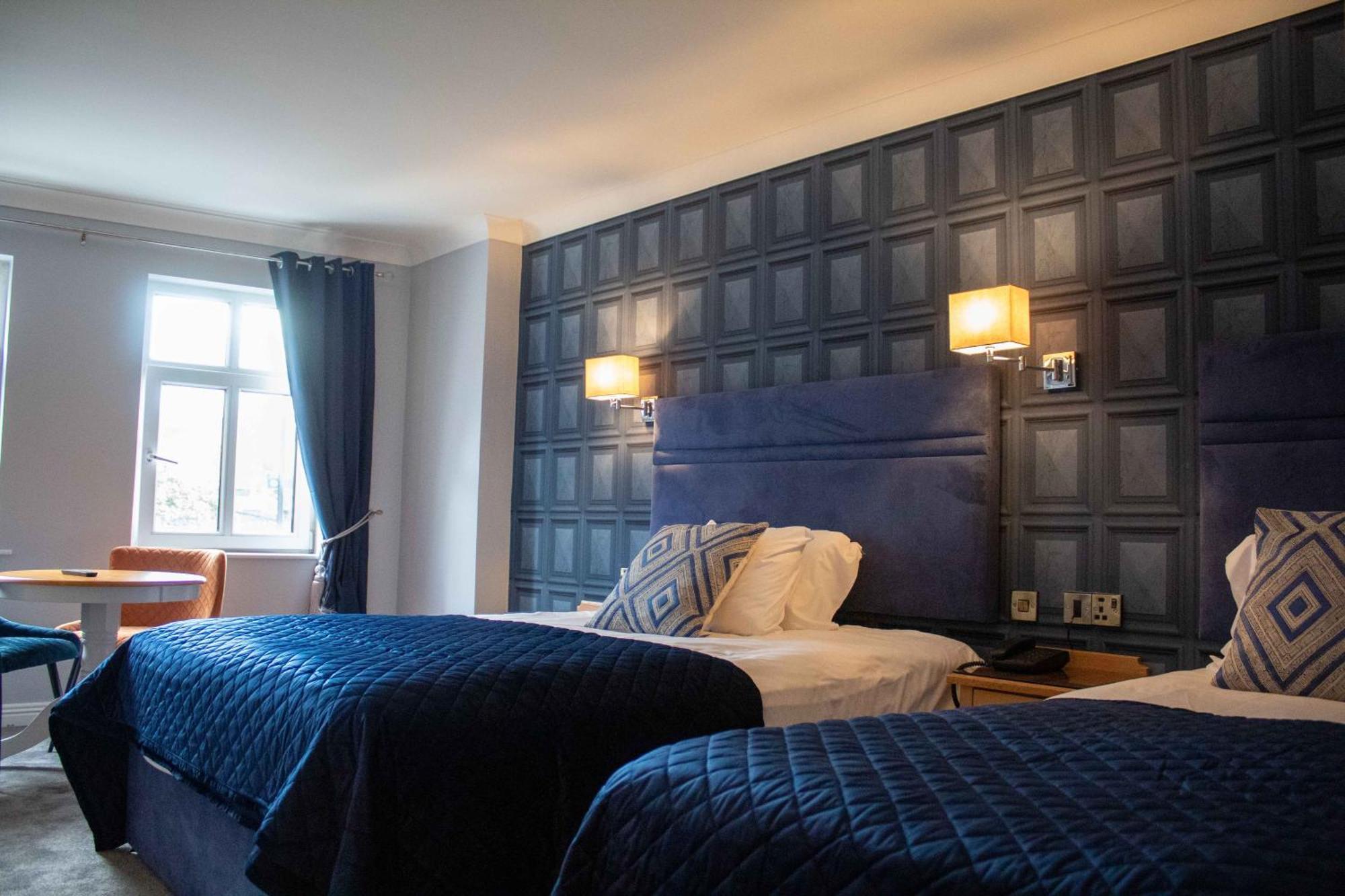 The Newgrange Hotel นาวัน ภายนอก รูปภาพ