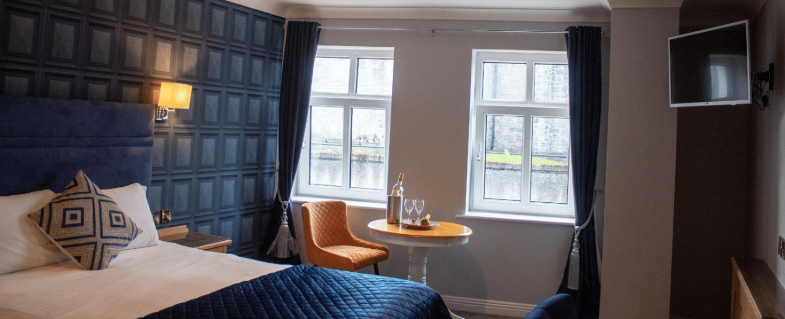 The Newgrange Hotel นาวัน ภายนอก รูปภาพ