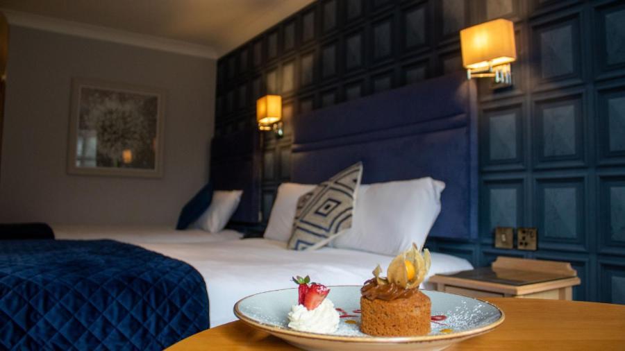 The Newgrange Hotel นาวัน ภายนอก รูปภาพ