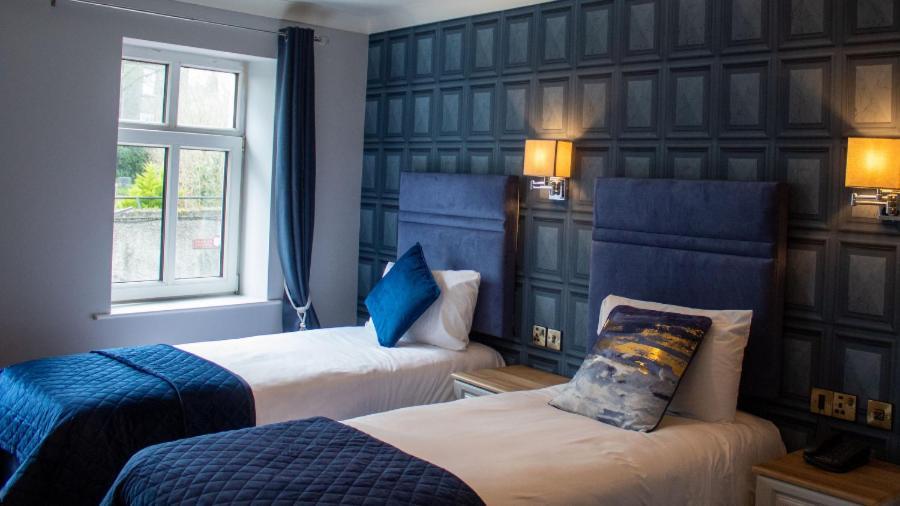 The Newgrange Hotel นาวัน ภายนอก รูปภาพ