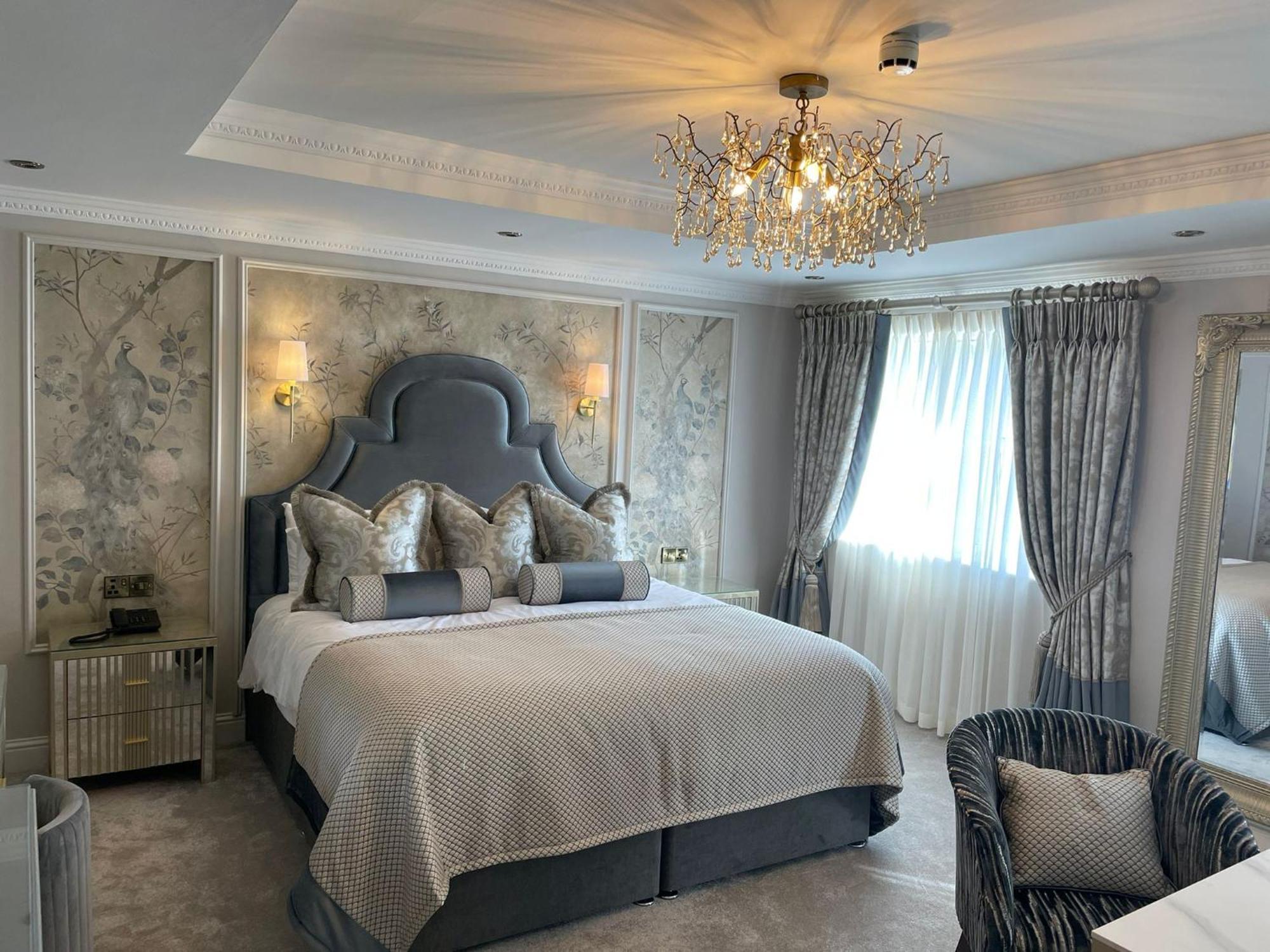 The Newgrange Hotel นาวัน ภายนอก รูปภาพ