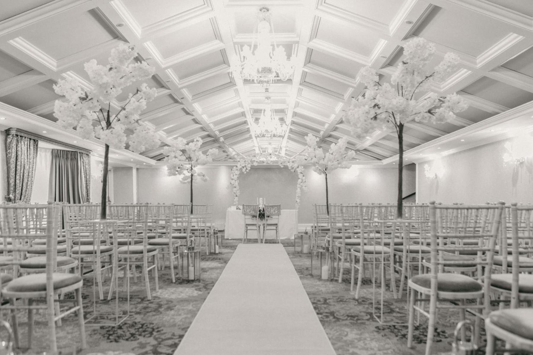 The Newgrange Hotel นาวัน ภายนอก รูปภาพ
