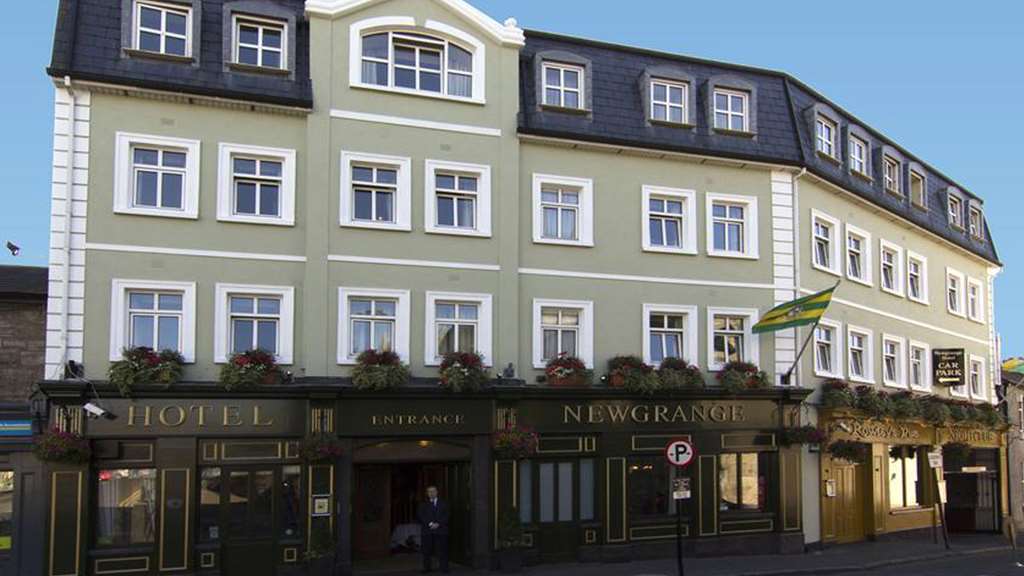 The Newgrange Hotel นาวัน ภายนอก รูปภาพ