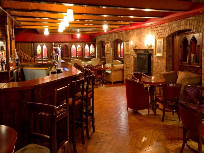 The Newgrange Hotel นาวัน ภายนอก รูปภาพ