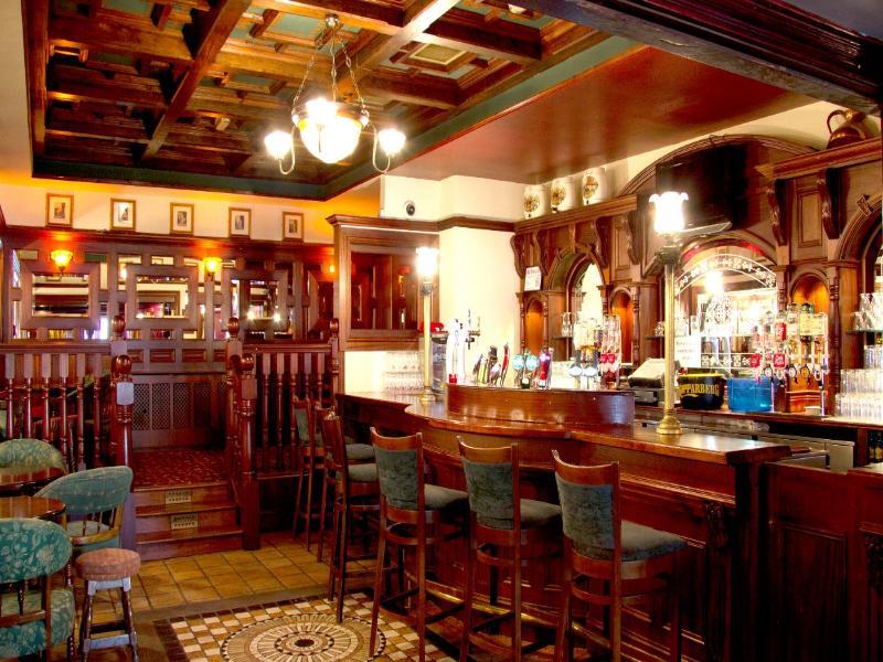 The Newgrange Hotel นาวัน ภายนอก รูปภาพ